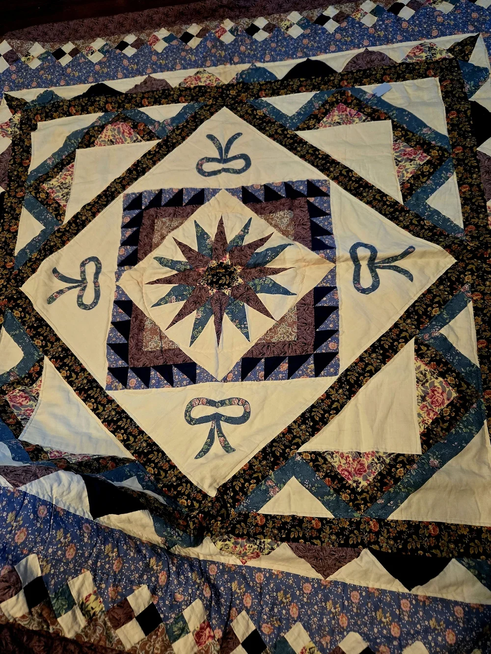 Custom handmade patchwork medallion quilt 1980's SIZE 78